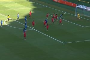 开场4分钟丢球！中国女足防线漏人先丢一球，0-1落后韩国女足